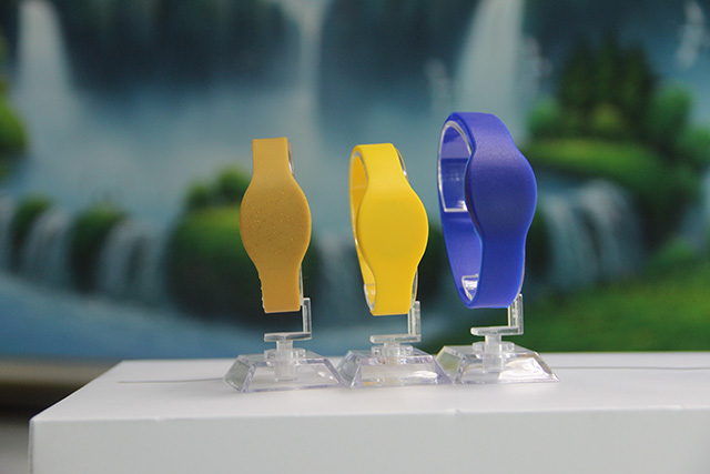 談織嘜腕帶的暗條紋現(xiàn)象原因 談織嘜腕帶的暗條紋現(xiàn)象原因