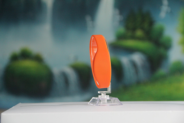 硅膠腕帶RFID電子標(biāo)簽與條形碼的優(yōu)勢(shì) 硅膠腕帶RFID電子標(biāo)簽與條形碼的優(yōu)勢(shì)