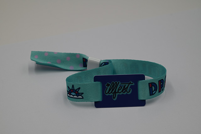 書店VIP充電卡是怎么樣設(shè)計制作的