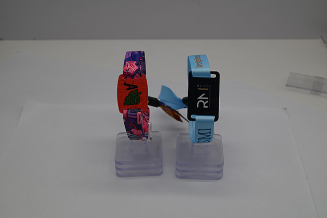 非接觸式IC卡和接觸式IC卡！